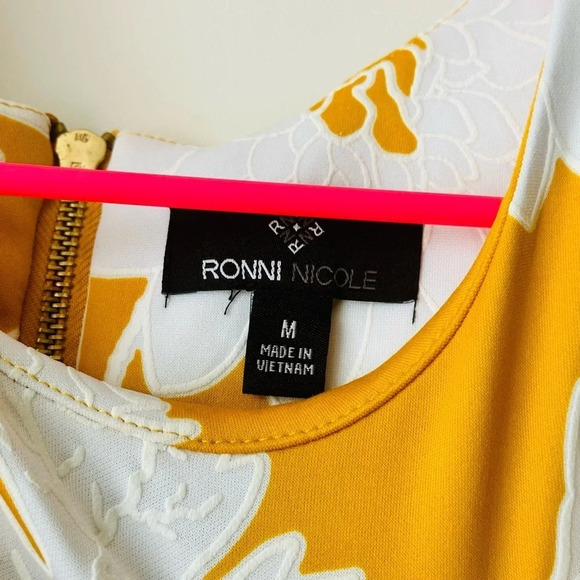 Ronni Nicole Yellow Floral Dress Size M - Picture 3 of 5